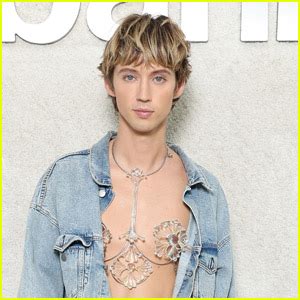 troye sivan naked|Troye Sivan goes nude to share new album track list .